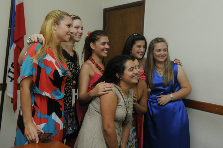 Natalia y María son las primeras policías en contraer matrimonio. Foto: Ariel Colmegna