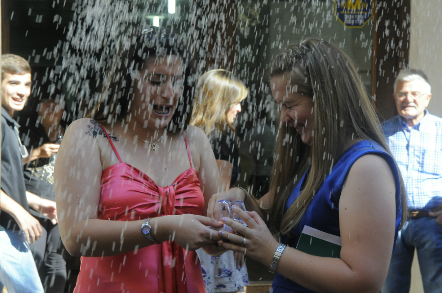 Natalia y María son las primeras policías en contraer matrimonio. Foto: Ariel Colmegna