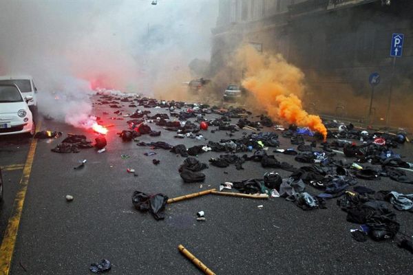 Manifestaciones durante actos por el 1° de mayo en la Expo Milán, Italia Foto: EFE