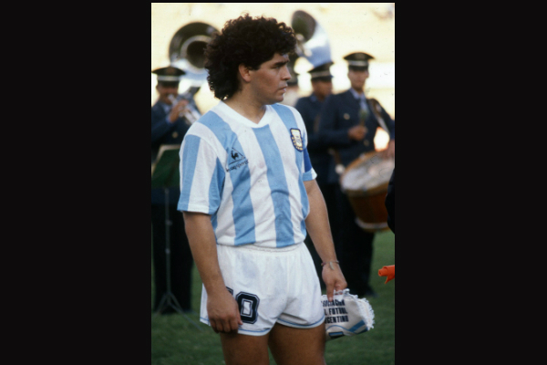 Diego Maradona: 3 copas, 12 partidos, 4 goles, 0 títulos.