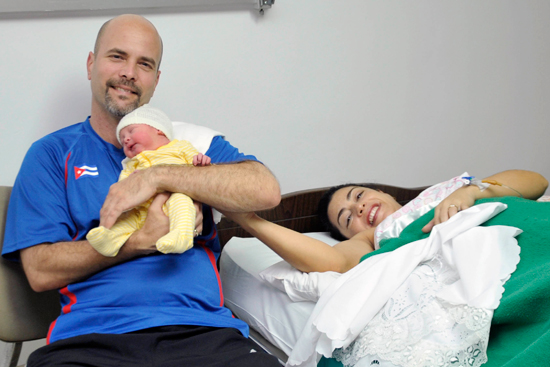 Nació Gema, la hija del agente cubano Gerardo Hernández. Foto: Estudios Revolución
