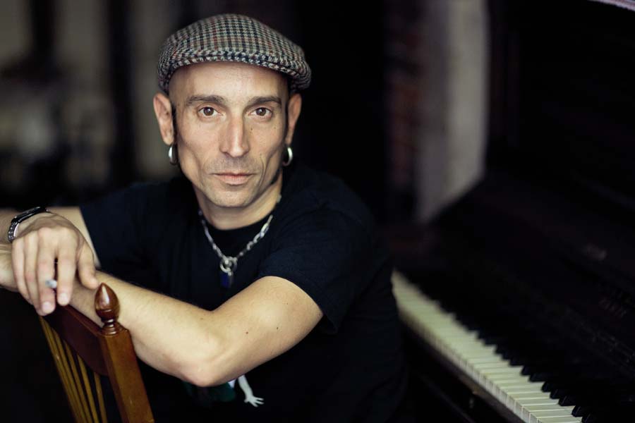 El eterno femenino de una imaginativa pintora