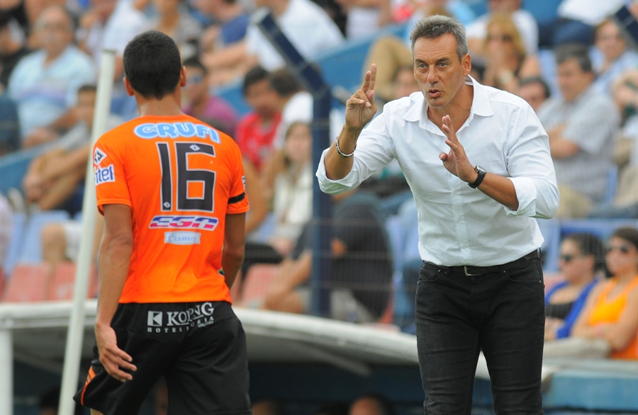 El eterno femenino de una imaginativa pintora