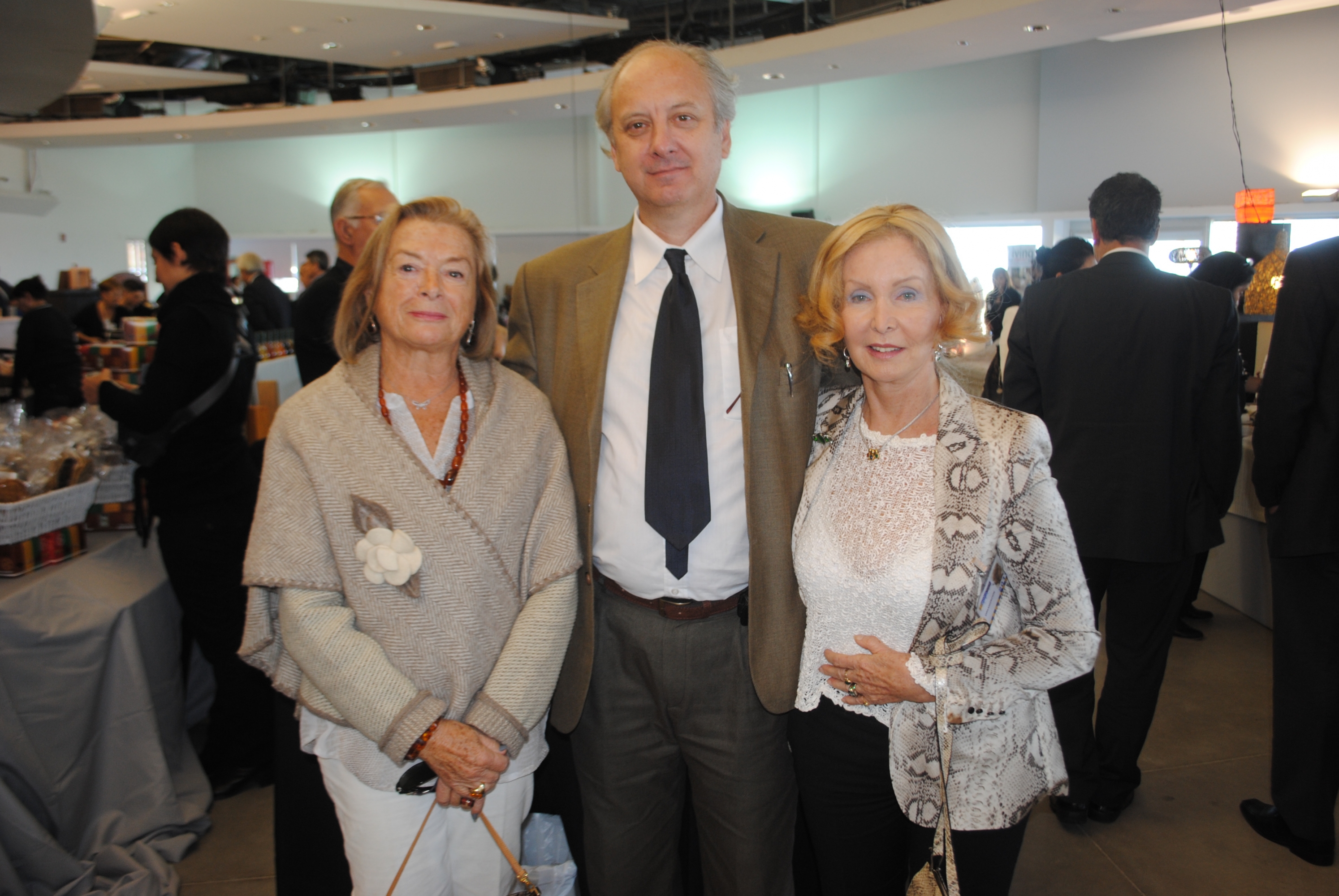 Rebeca Riva Zucchelli, Álvaro Córdoba, Hana Anegon.