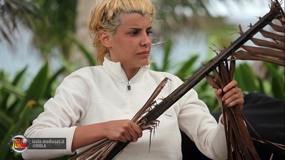 El eterno femenino de una imaginativa pintora