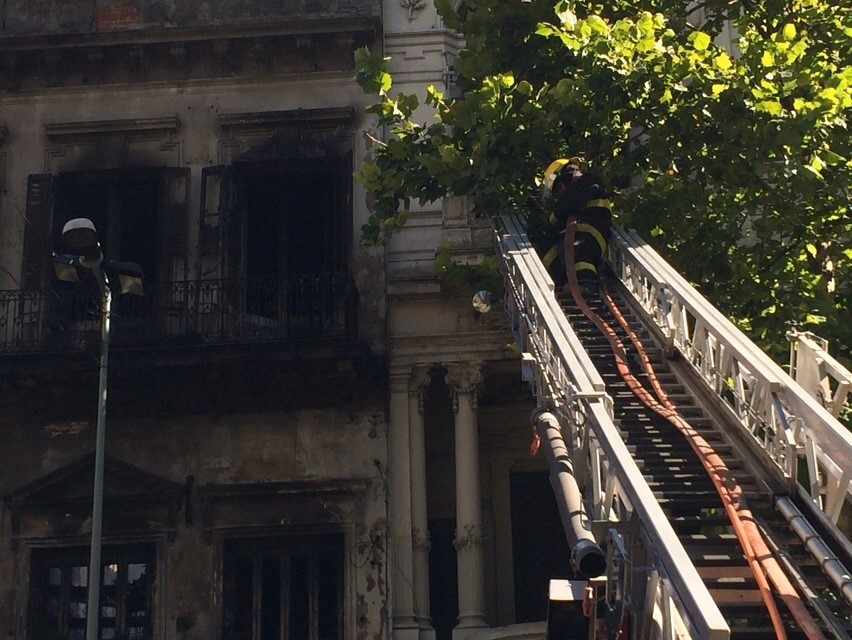 Incendio zapatería Foto: El País