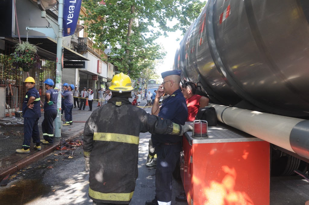 Incendio en 18 de julio. Foto: Agustín Martinez