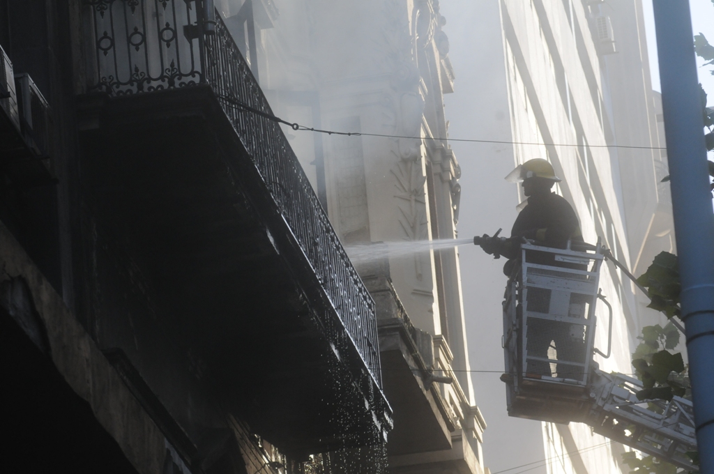 Incendio en 18 de julio. Foto: Francisco Flores