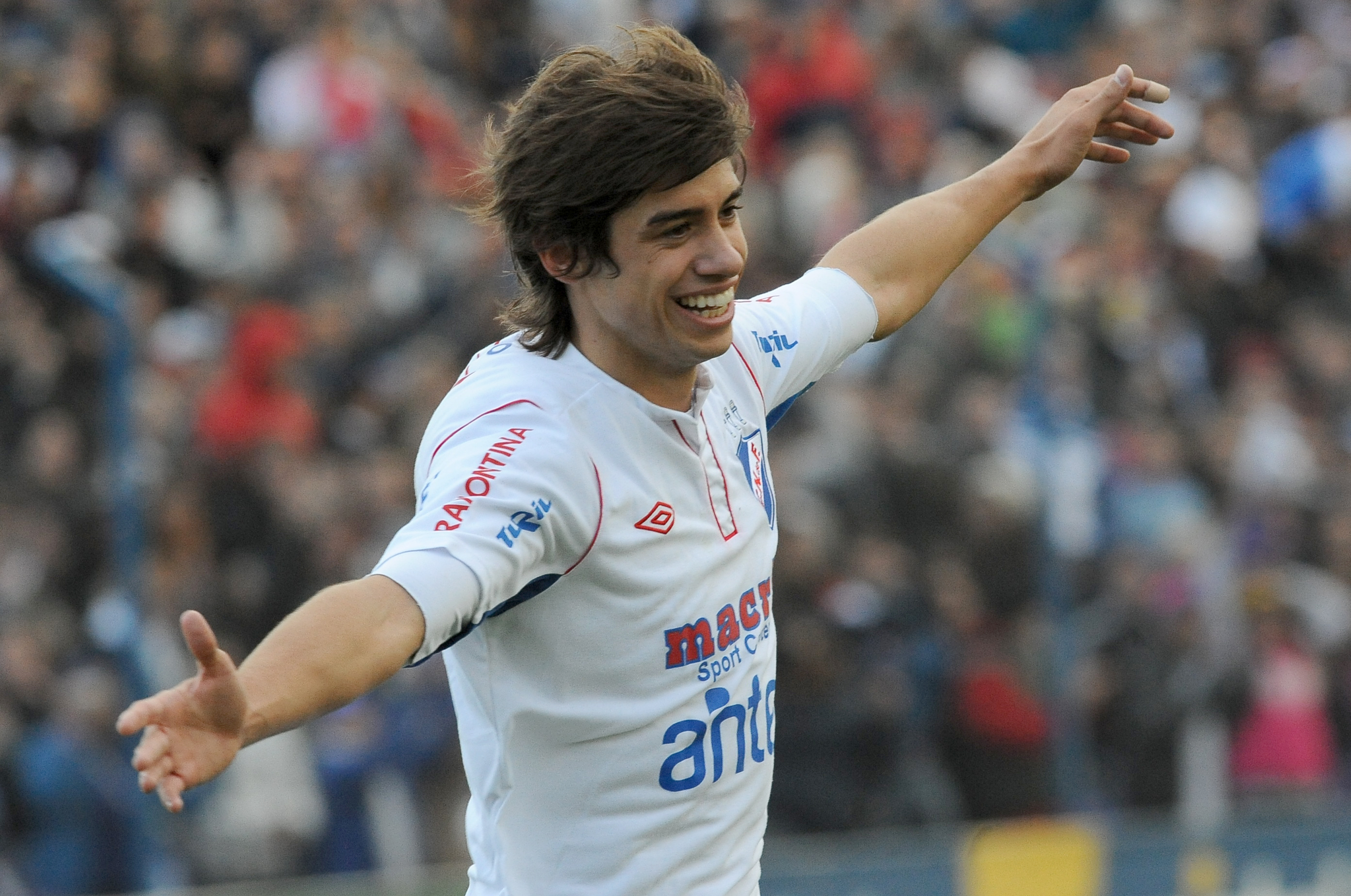 El eterno femenino de una imaginativa pintora