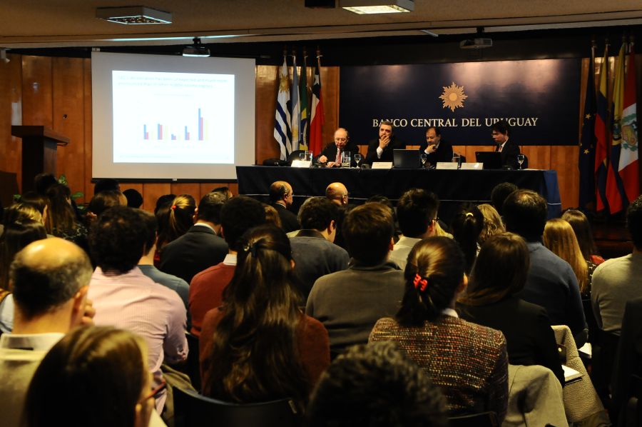 El eterno femenino de una imaginativa pintora