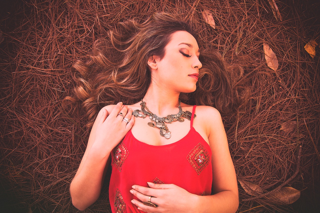 El eterno femenino de una imaginativa pintora