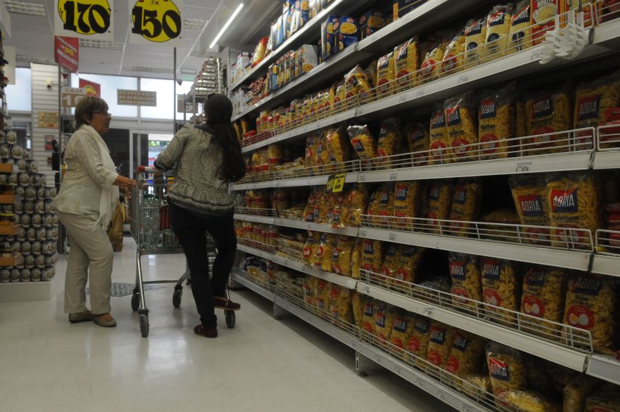 El eterno femenino de una imaginativa pintora