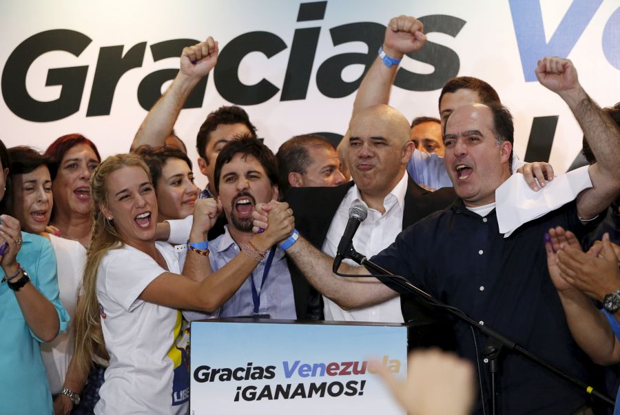 La alianza MUD festeja el triunfo en las legislativas. Foto: Reuters