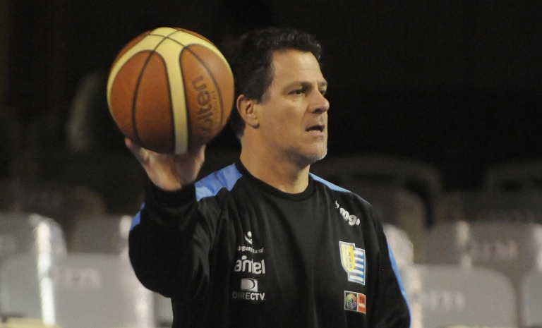 Técnico. Adrián Capelli ultima detalles.