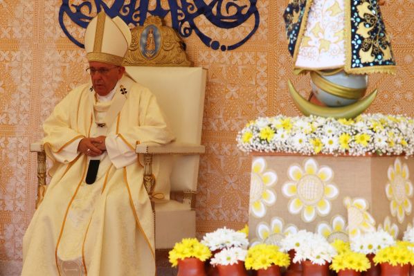 La misa de Francisco en Caacupé. Foto: EFE.