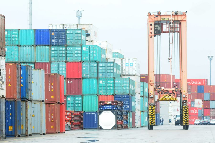 El eterno femenino de una imaginativa pintora