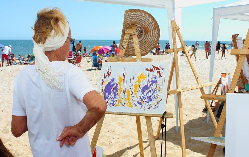 El eterno femenino de una imaginativa pintora