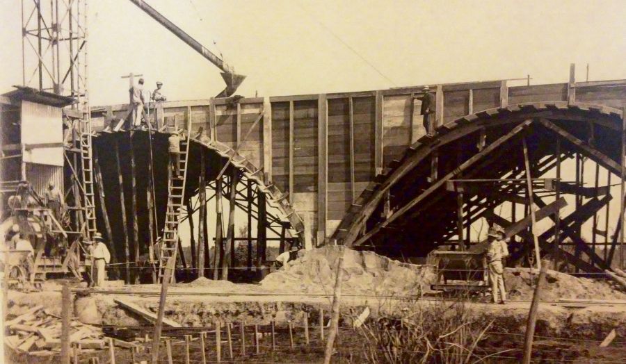 El eterno femenino de una imaginativa pintora