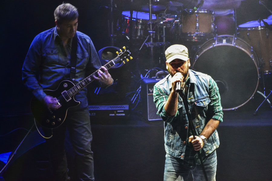 El eterno femenino de una imaginativa pintora