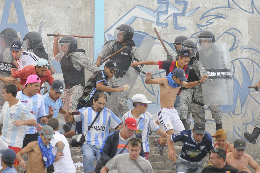El eterno femenino de una imaginativa pintora