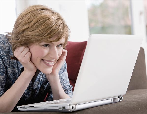 El eterno femenino de una imaginativa pintora