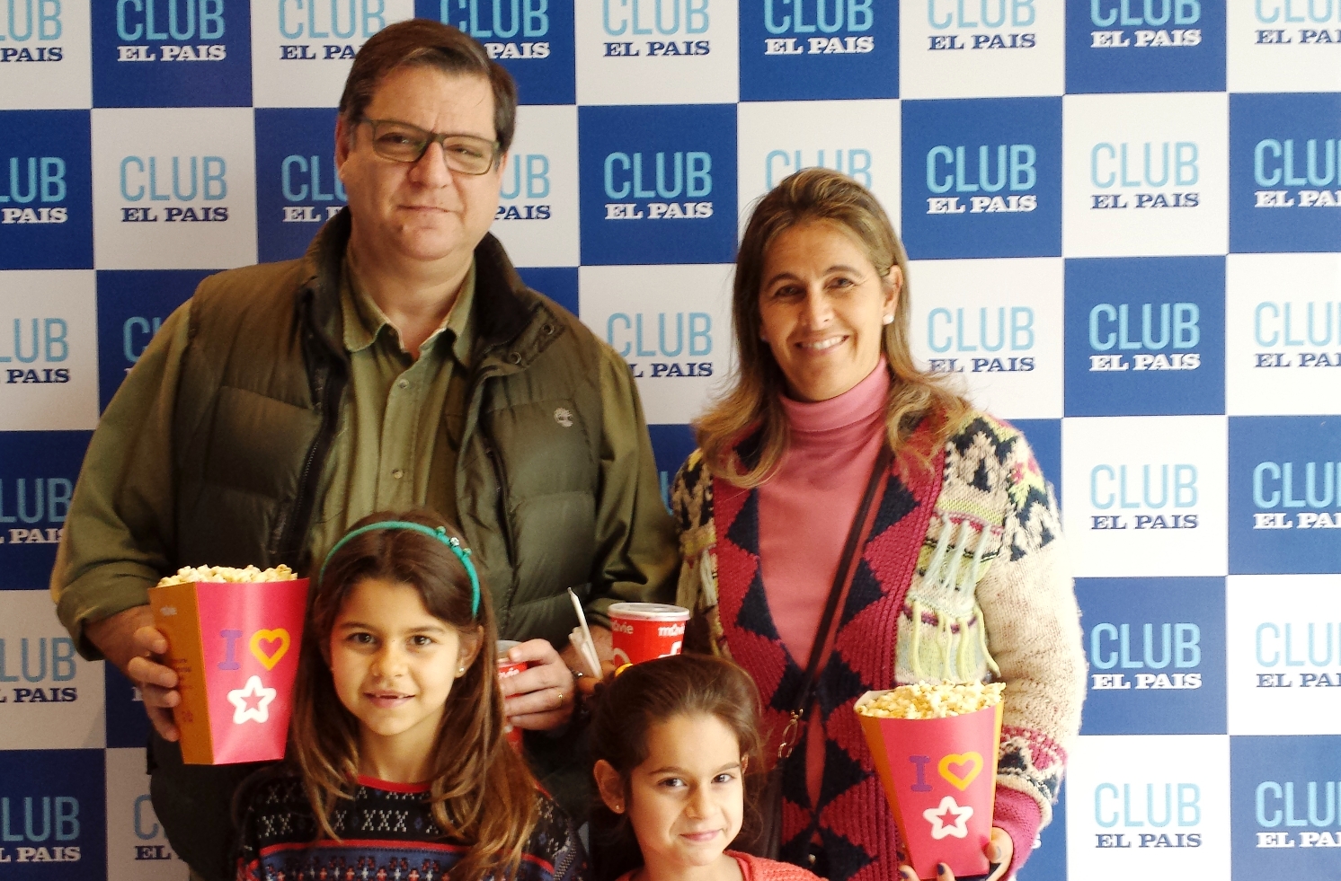 Alejandro Lewi, Liliana Rodríguez, Paulina y Victoria Lewi.