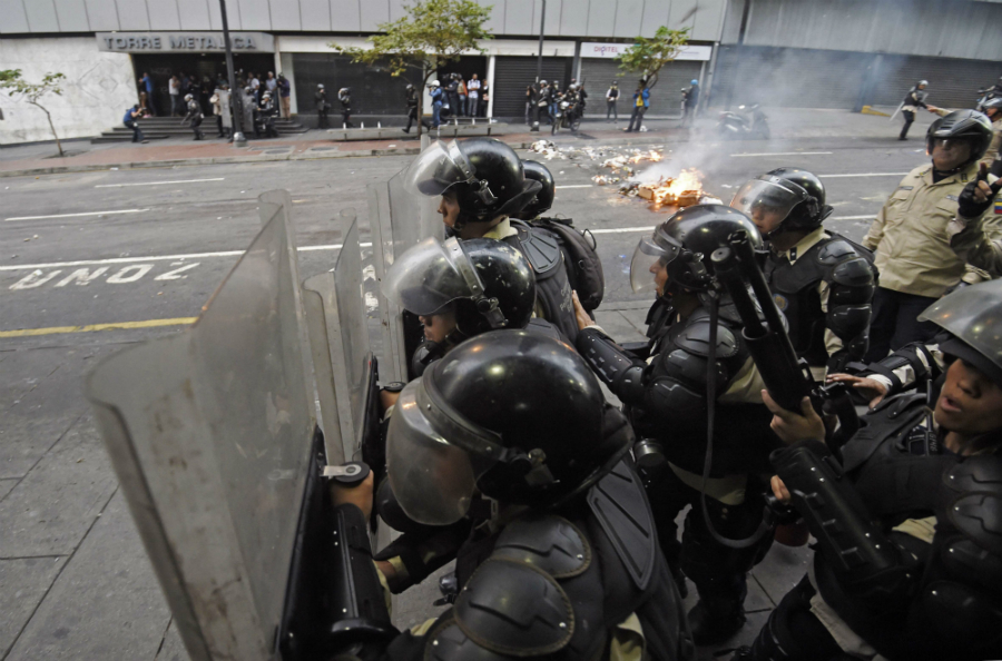 Violentas protestas en las calles de Caracas. Foto: AFP