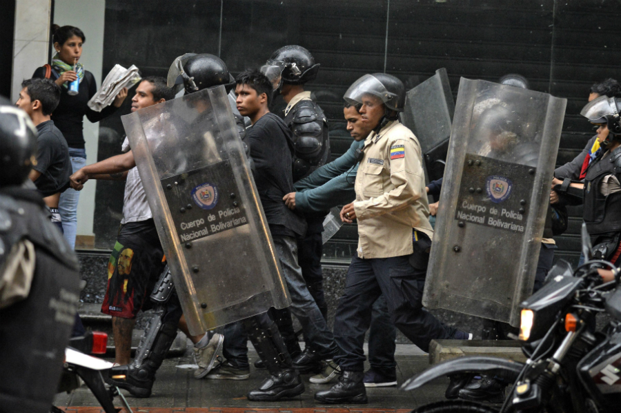 Violentas protestas en las calles de Caracas. Foto: AFP