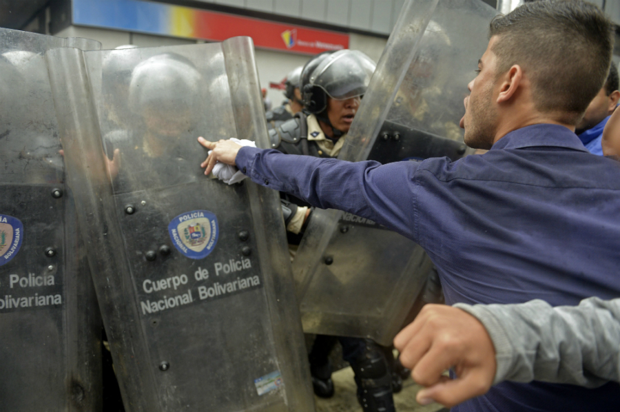 Violentas protestas en las calles de Caracas. Foto: AFP