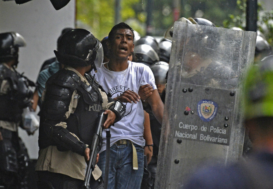 Violentas protestas en las calles de Caracas. Foto: AFP