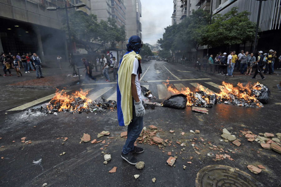 Violentas protestas en las calles de Caracas. Foto: AFP