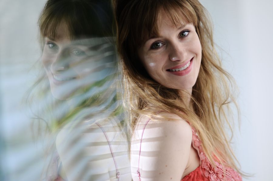 El eterno femenino de una imaginativa pintora