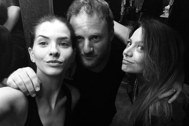 El eterno femenino de una imaginativa pintora