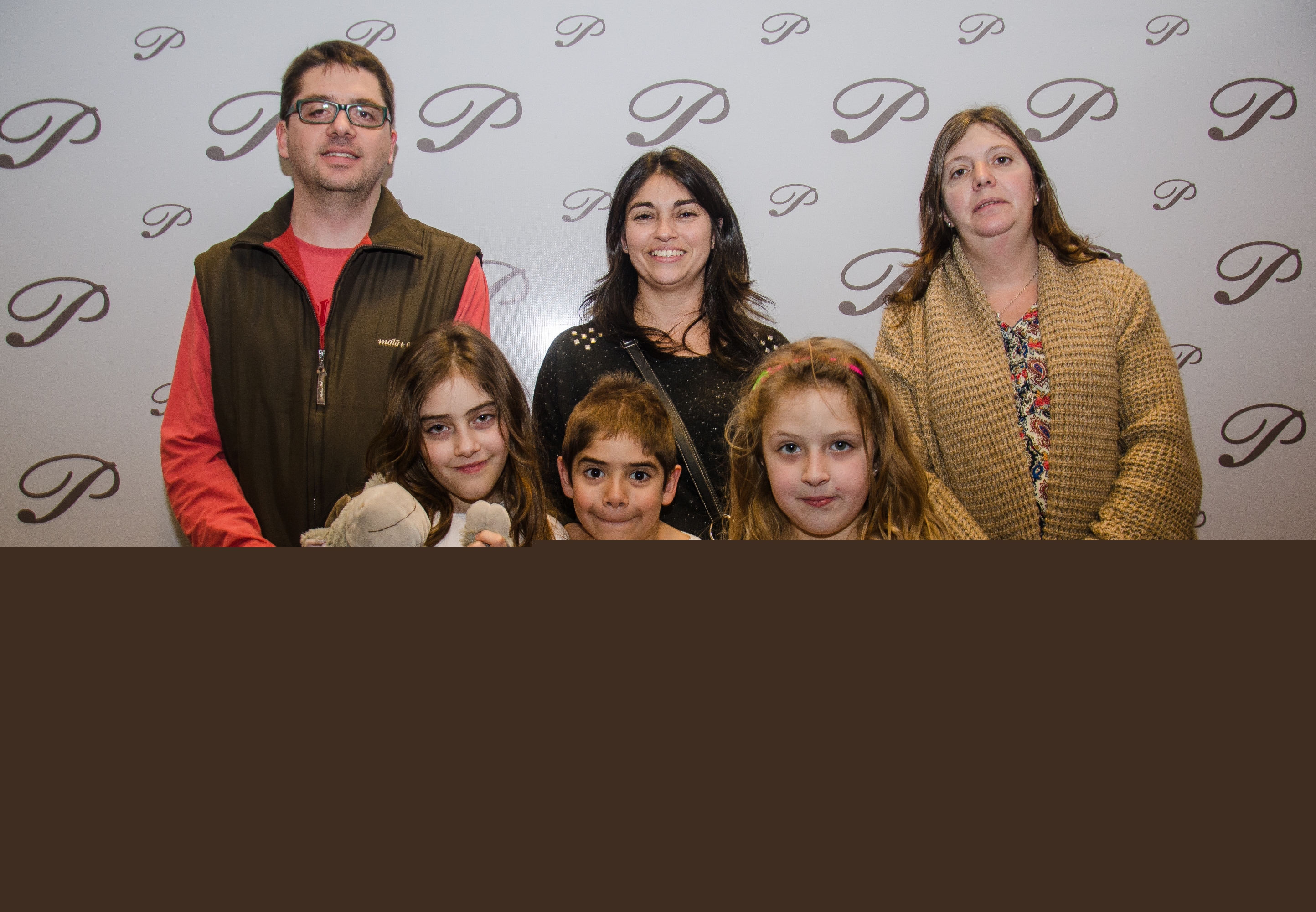 Emilio Cardoso, Macarena Tapia, Marta, Maia e Ignacio Cardoso, Emma Ferrari.