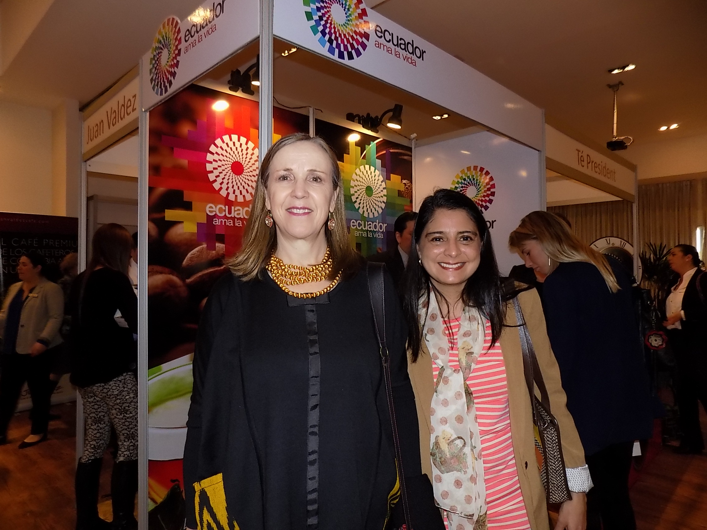 Teresa de Izquierdo, Gabriela Villalobos.