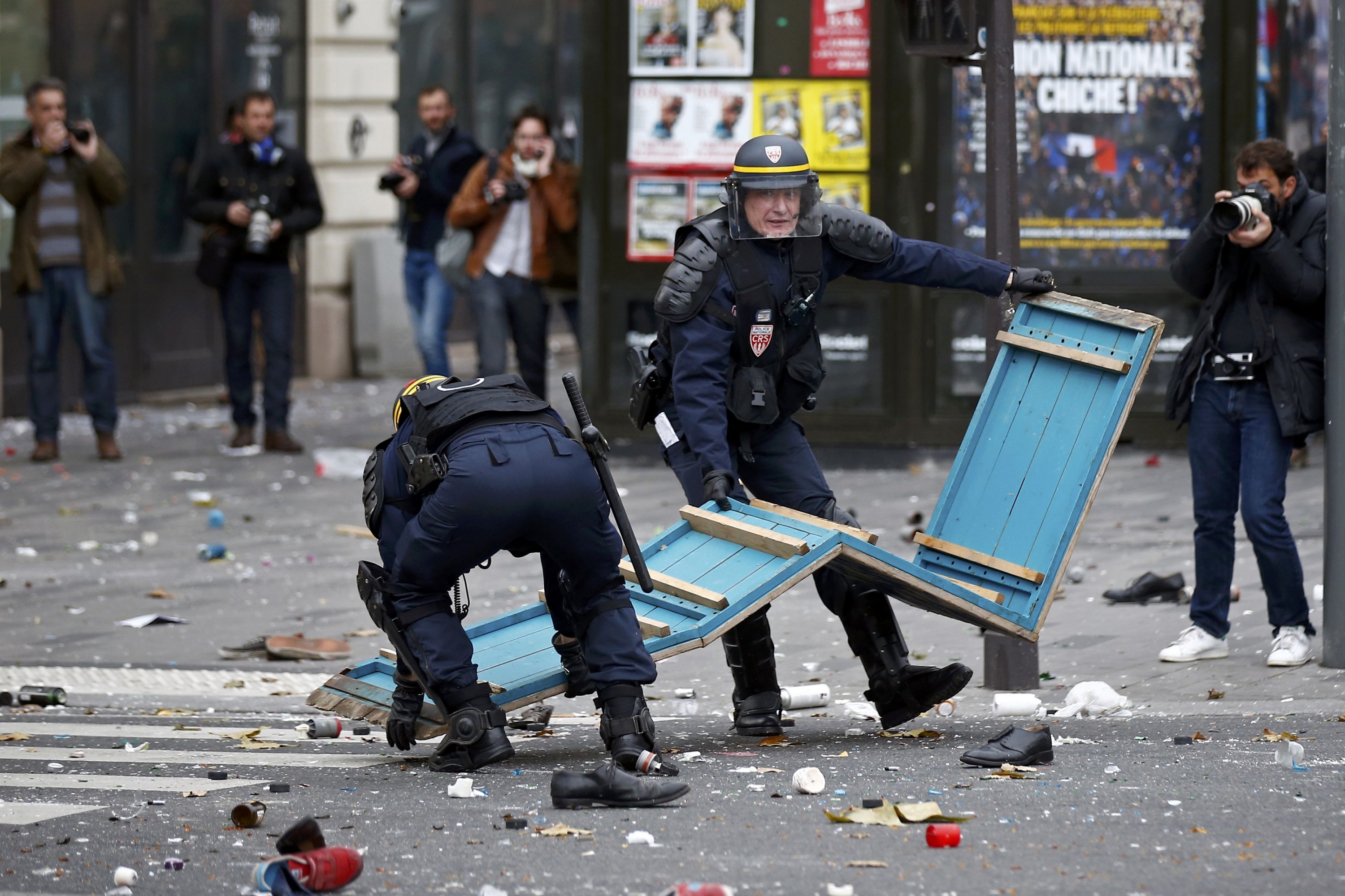 Incidentes en París durante manifestación vinculada al cambio climático. Foto: Reuters