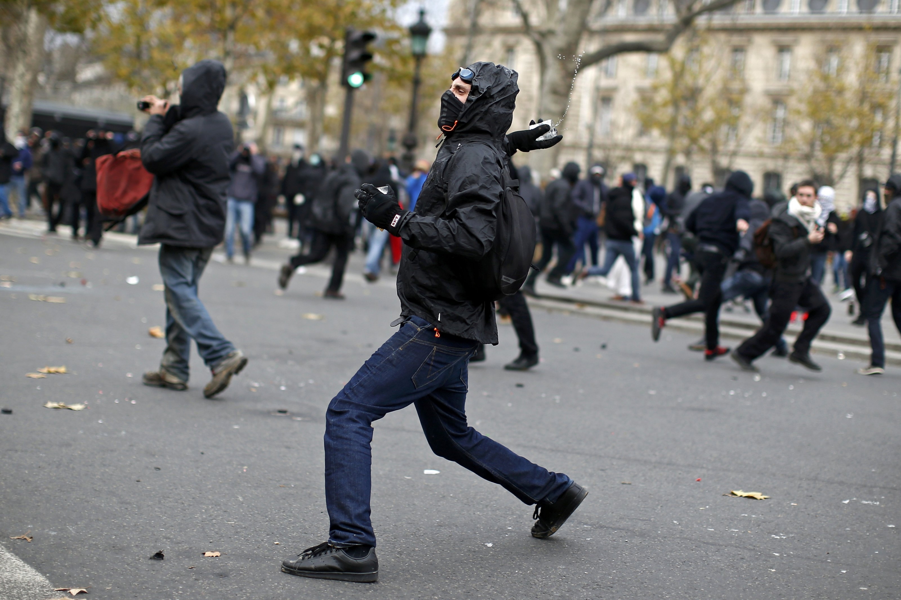 Incidentes en París durante manifestación vinculada al cambio climático. Foto: Reuters