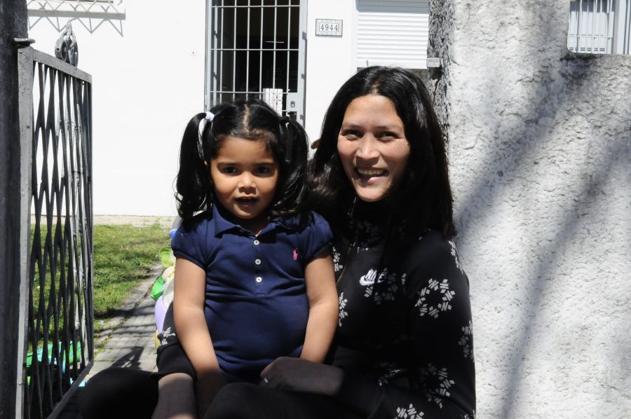 El eterno femenino de una imaginativa pintora