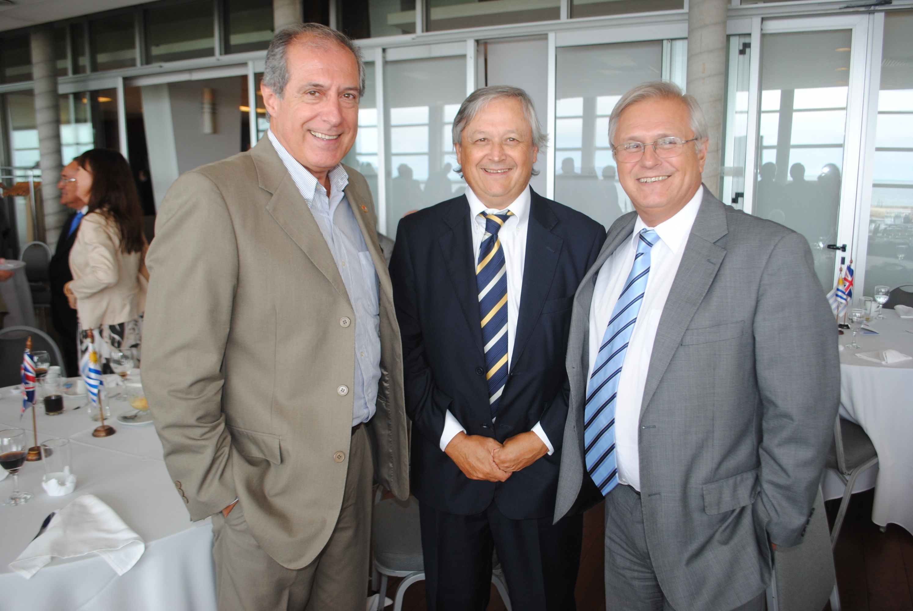 Juan Carlos Rosales, Roman Hughes, Daniel Dupont.