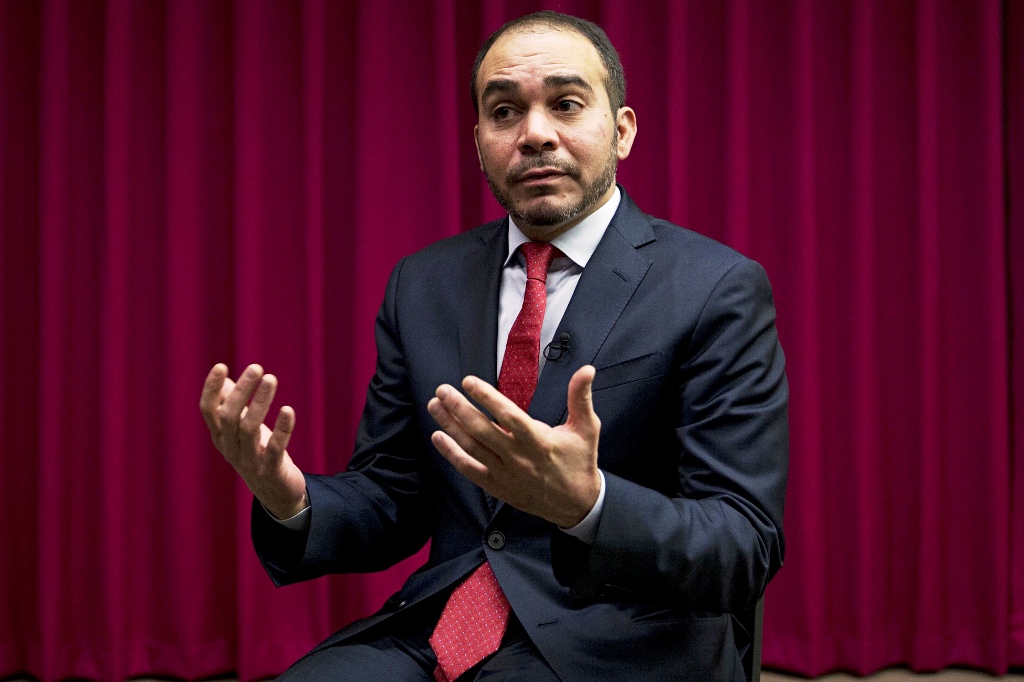 El eterno femenino de una imaginativa pintora