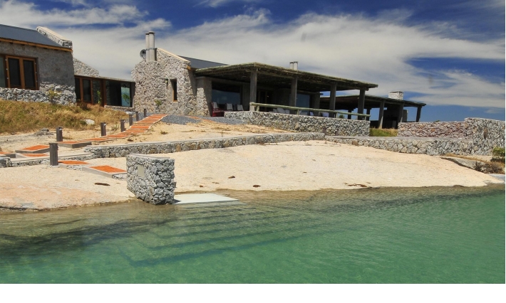 El eterno femenino de una imaginativa pintora