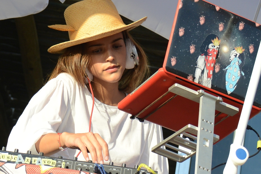 El eterno femenino de una imaginativa pintora