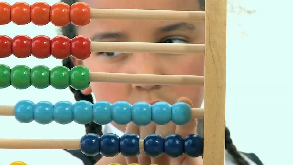 El eterno femenino de una imaginativa pintora