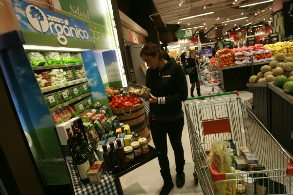 El eterno femenino de una imaginativa pintora