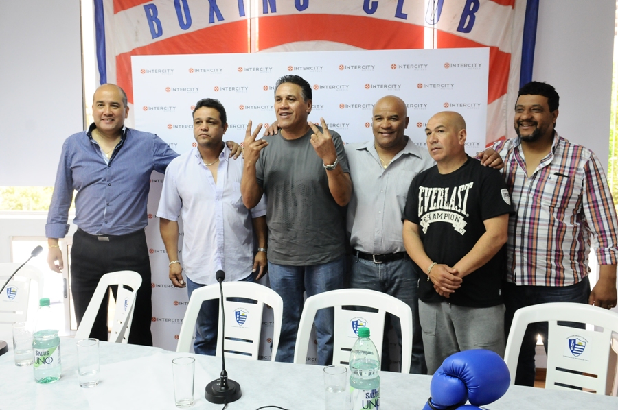 El eterno femenino de una imaginativa pintora