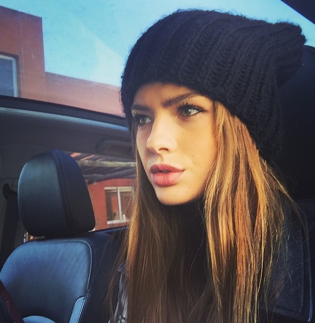 El eterno femenino de una imaginativa pintora