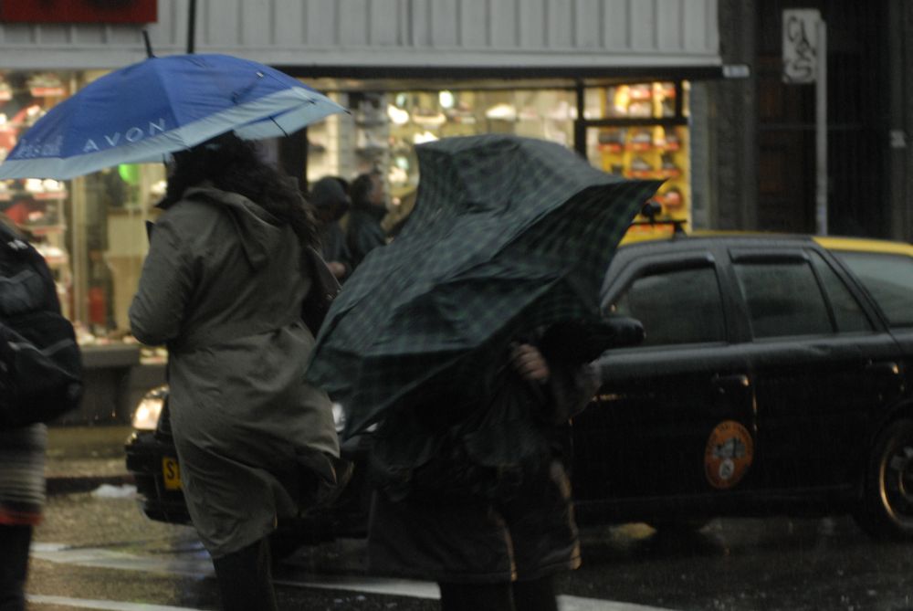 El eterno femenino de una imaginativa pintora