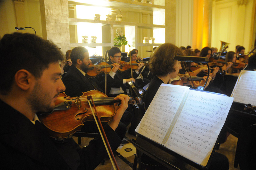 El eterno femenino de una imaginativa pintora