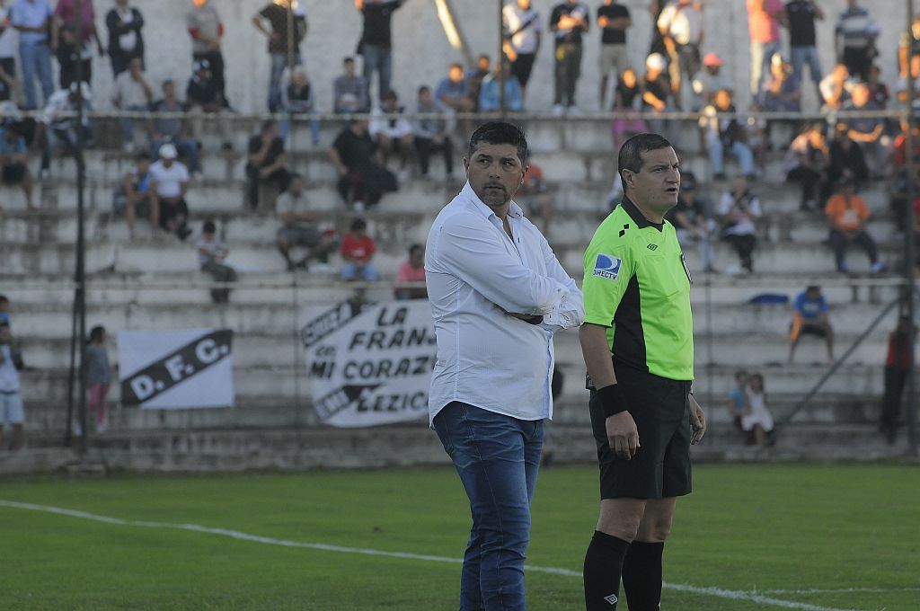 Leonardo Ramos se da vuelta ante los insultos. Ya ganaba Danubio. Foto: A. Colmegna