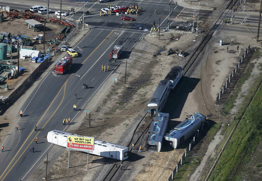 Accidente entre tren y camión en California. Foto: Reuters